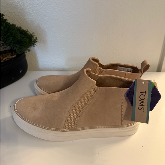 Toms Beige Suede Slip-On Shoes - Picture 1 of 5